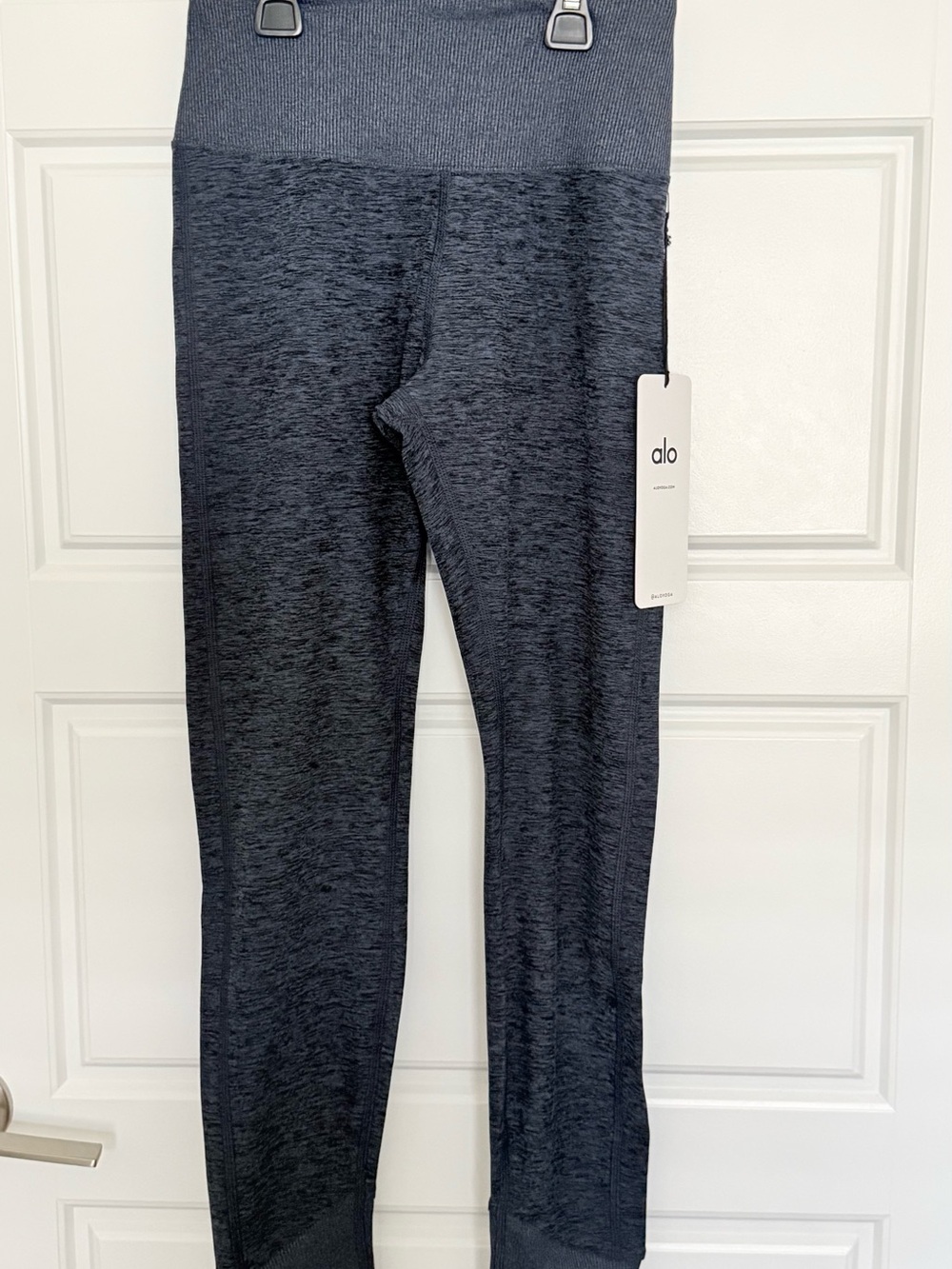 NWT ALO Yoga Women’s Heathered Charcoal Leggings